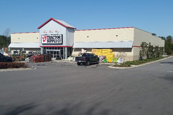 view of Tractor Supply from front parking lot